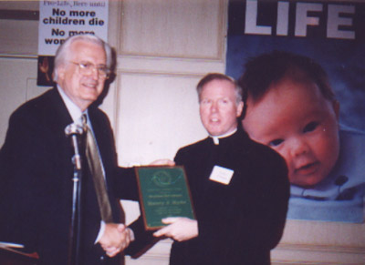 Henry Hyde receiving Gratiam Dei Award