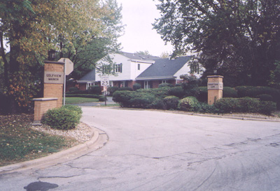 Driveway to Golfview Manor