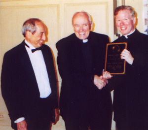 2000 Gratiam Dei Award to Father Andrew Greeley